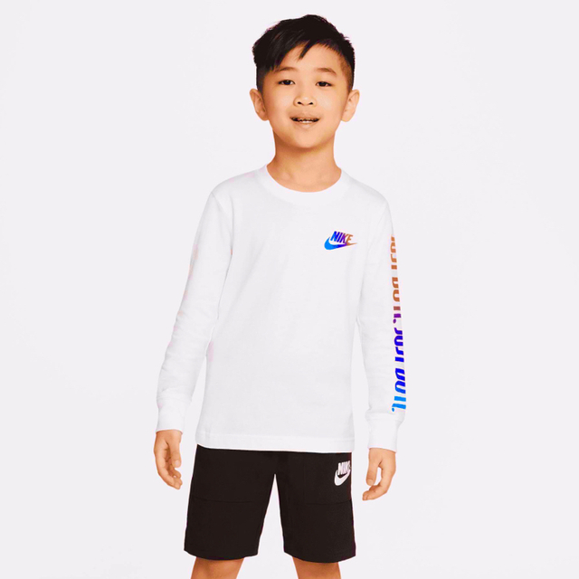 NIKE(ナイキ)のNIKEナイキ　110~116cm　ロンᎢ　ロゴ キッズ/ベビー/マタニティのキッズ服男の子用(90cm~)(Tシャツ/カットソー)の商品写真