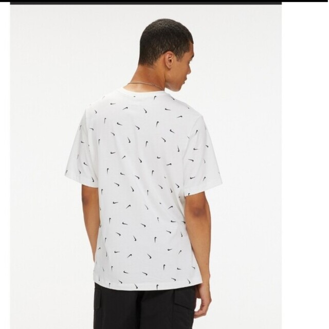 NIKE(ナイキ)の定価4070円‼️NIKE スウッシュグラフィックT/白/XL/新品 メンズのトップス(Tシャツ/カットソー(半袖/袖なし))の商品写真