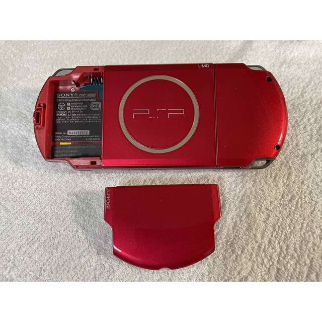 PlayStation Portable(プレイステーションポータブル)の☆良品☆　PSP-3000  ラディアントレッド エンタメ/ホビーのゲームソフト/ゲーム機本体(携帯用ゲーム機本体)の商品写真