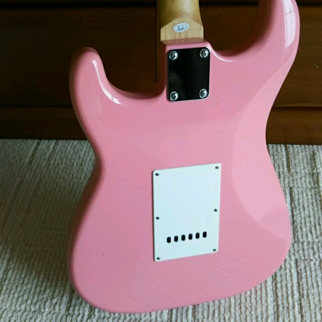 送料込 ほぼ未使用 ギター フォトジェニック ストラト ピンク 送料込 ほぼ未使用 ギター フォトジェニック ストラト ピンク