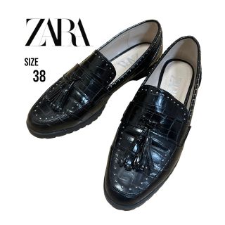 ザラ(ZARA)の★美品★ ZARA ローファー クロコ タッセル スタッズ 革 黒 38(ローファー/革靴)