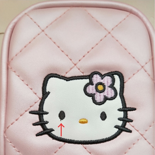 ハローキティ(ハローキティ)のHELLO KITTY なつかしのアイテムコレクション ピンクキルトポーチ エンタメ/ホビーのおもちゃ/ぬいぐるみ(キャラクターグッズ)の商品写真