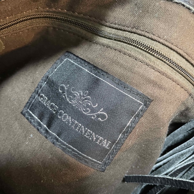 GRACE CONTINENTAL(グレースコンチネンタル)のグレースコンチネンタル　黒　革フリンジバッグ レディースのバッグ(トートバッグ)の商品写真