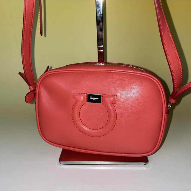人気カラーの Salvatore Ferragamo - フェラガモ 極美品 シティ