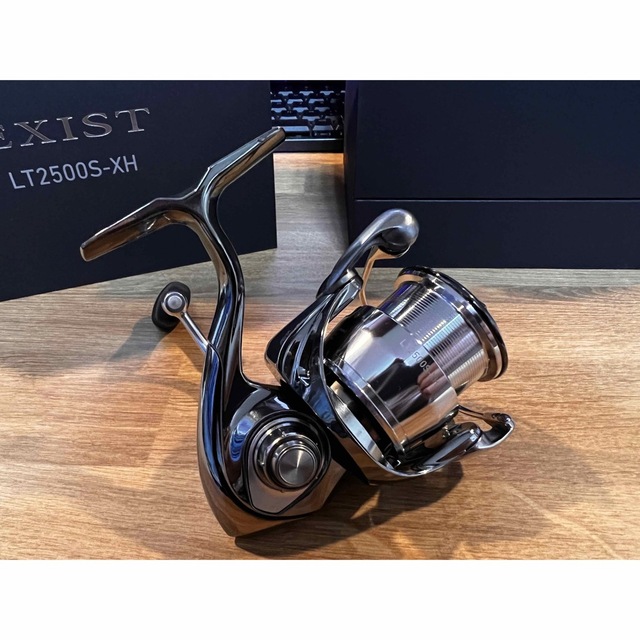 DAIWA(ダイワ)の22イグジスト LT2500S-XH スポーツ/アウトドアのフィッシング(リール)の商品写真