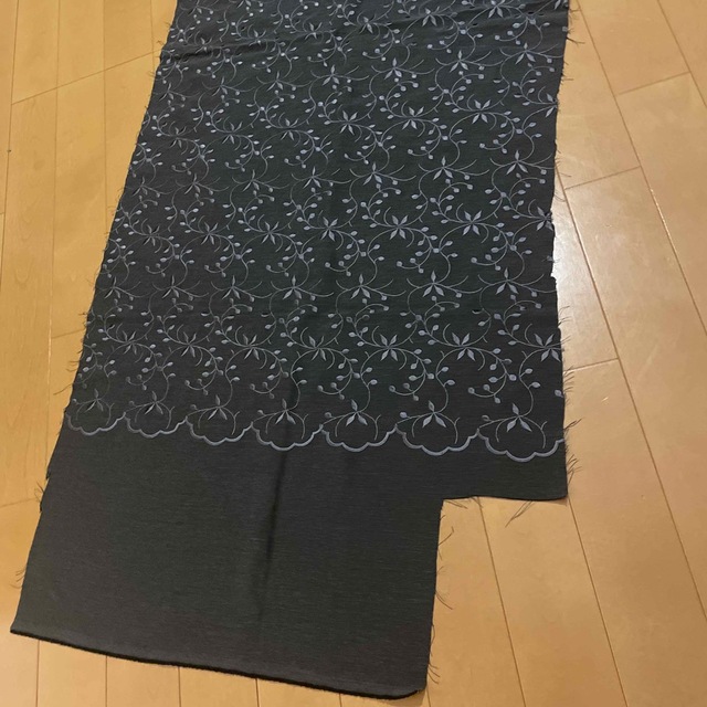ハギレ生地　スカラップ刺繍 ハンドメイドの素材/材料(生地/糸)の商品写真