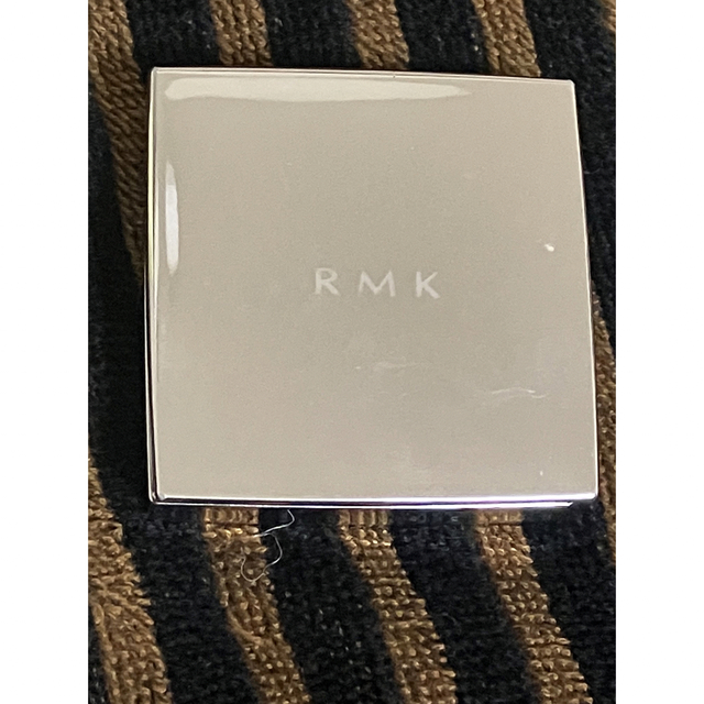 RMK(アールエムケー)のRMKアイシャドウ　　残量多し　　譲ります コスメ/美容のベースメイク/化粧品(アイシャドウ)の商品写真