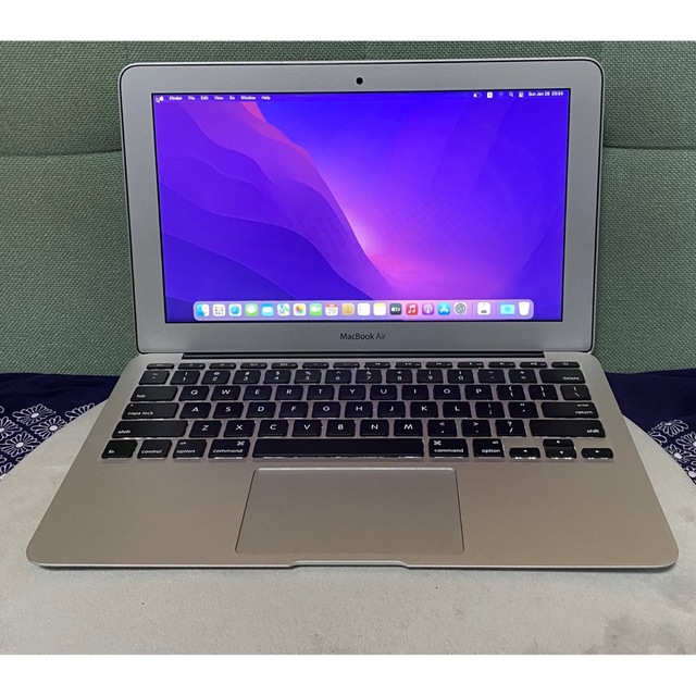 MacBook Air 11inch i5 4GB 128GB 2015