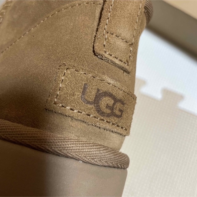 UGG(アグ)の新品未使用 UGG クラシック ミニプラットフォーム 24cm 厚底 レディースの靴/シューズ(ブーツ)の商品写真