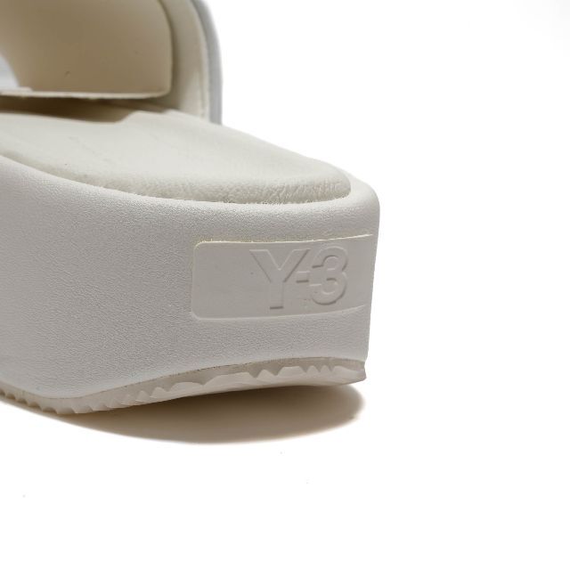 Y-3(ワイスリー)の新品 Y-3 SLIDES ホワイト サンダル UK9 メンズの靴/シューズ(サンダル)の商品写真