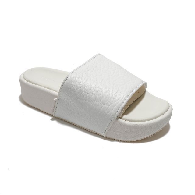 Y-3(ワイスリー)の新品 Y-3 SLIDES ホワイト サンダル UK9 メンズの靴/シューズ(サンダル)の商品写真