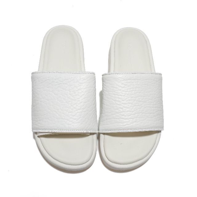 Y-3(ワイスリー)の新品 Y-3 SLIDES ホワイト サンダル UK9 メンズの靴/シューズ(サンダル)の商品写真