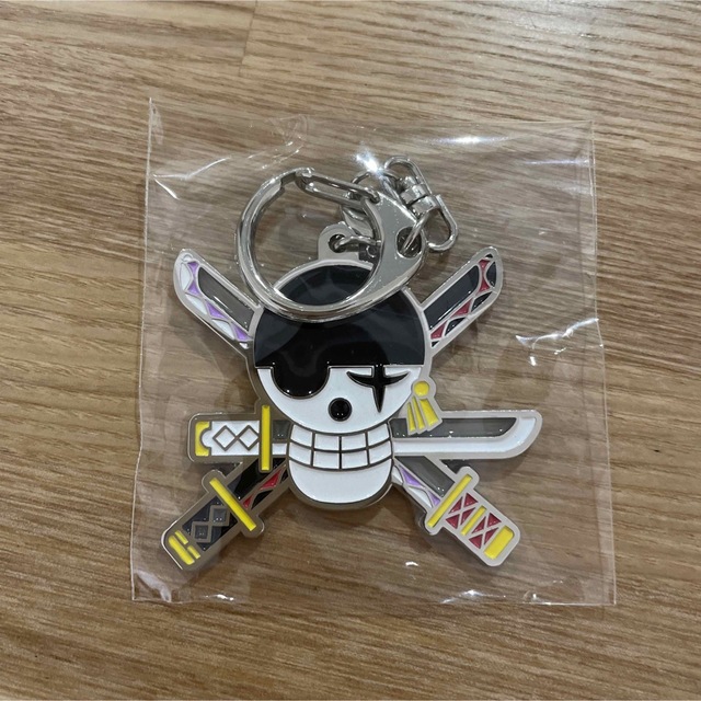 ONE PIECE(ワンピース)のワンピース　キーホルダー　ステンドグラスチャーム　海賊旗ステンドグラスチャーム エンタメ/ホビーのおもちゃ/ぬいぐるみ(キャラクターグッズ)の商品写真