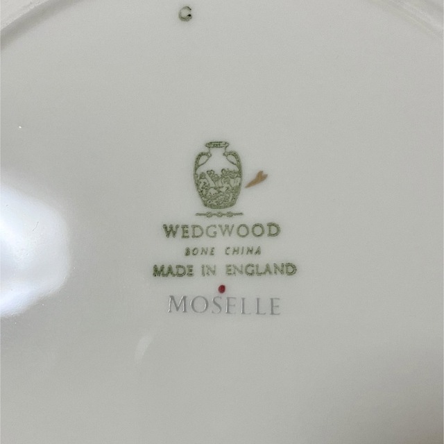 WEDGWOOD(ウェッジウッド)のウェッジウッド  モーゼルワインレッド　プレート　美品 インテリア/住まい/日用品のキッチン/食器(食器)の商品写真