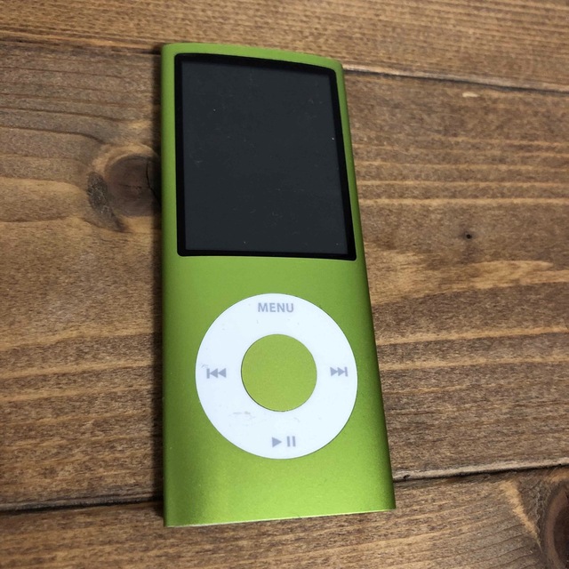 Apple(アップル)のアップル iPod nano 第4世代　8GB 本体 充電ケーブル スマホ/家電/カメラのオーディオ機器(ポータブルプレーヤー)の商品写真