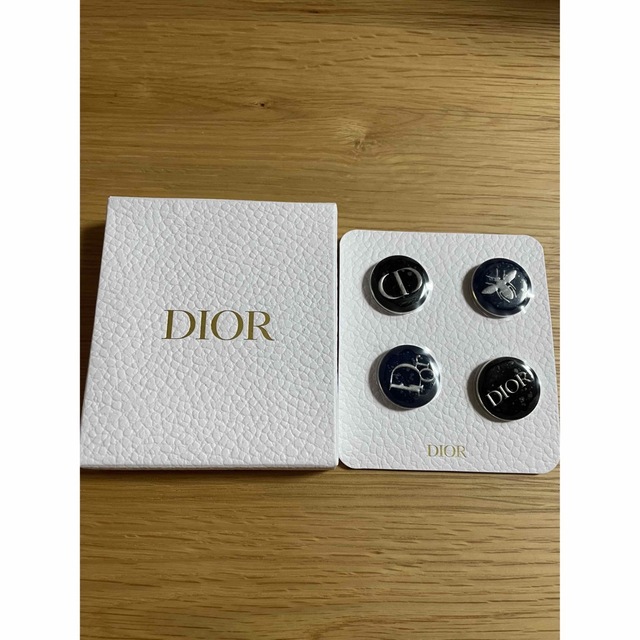 Dior(ディオール)のメゾン　クリスチャン　DIOR ピンバッジ エンタメ/ホビーのコレクション(ノベルティグッズ)の商品写真