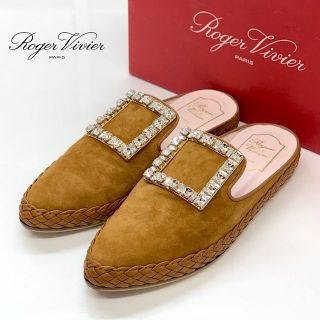 ロジェヴィヴィエ(ROGER VIVIER)の5735 ロジェヴィヴィエ スエード ストラスバックル ビジュー サンダル(サンダル)