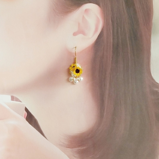 86%OFF!】 華やか✽お花ビジューと淡水パールのピアス✽ aratake