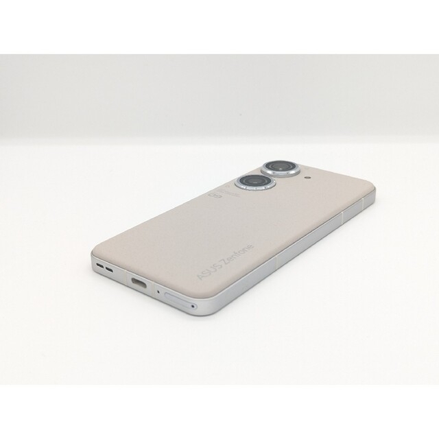 ASUS(エイスース)のASUS Zenfone 9  8/128GB ムーンライトホワイト スマホ/家電/カメラのスマートフォン/携帯電話(スマートフォン本体)の商品写真