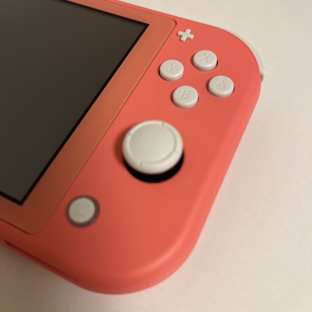 Nintendo Switch(ニンテンドースイッチ)のNintendo Switch Lite【充電器付き】 エンタメ/ホビーのゲームソフト/ゲーム機本体(家庭用ゲーム機本体)の商品写真