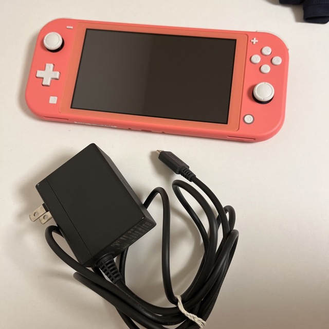 Nintendo Switch(ニンテンドースイッチ)のNintendo Switch Lite【充電器付き】 エンタメ/ホビーのゲームソフト/ゲーム機本体(家庭用ゲーム機本体)の商品写真