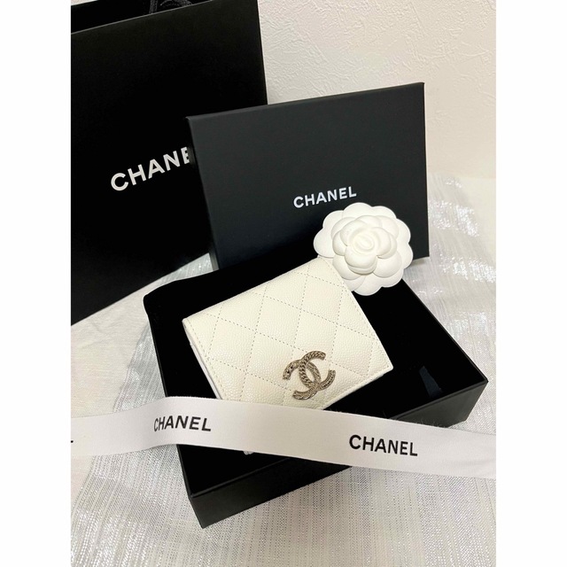 春早割 CHANEL - 23ss シャネル 二つ折り財布 新品 希少デザイン 財布