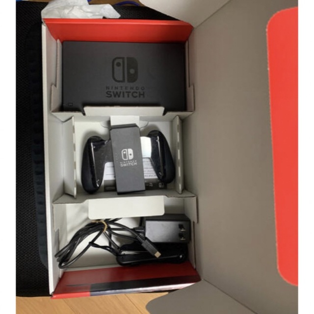 Nintendo Switch(ニンテンドースイッチ)の任天堂Switch 本体　中古 エンタメ/ホビーのゲームソフト/ゲーム機本体(家庭用ゲーム機本体)の商品写真