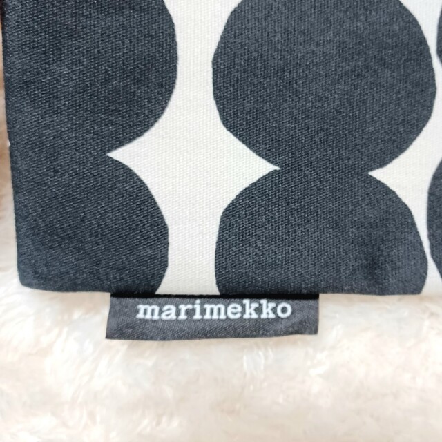 marimekko(マリメッコ)の美品! ☆marimekko☆マリメッコ KAIKA ラシィマット ポーチ 薄型 レディースのファッション小物(ポーチ)の商品写真