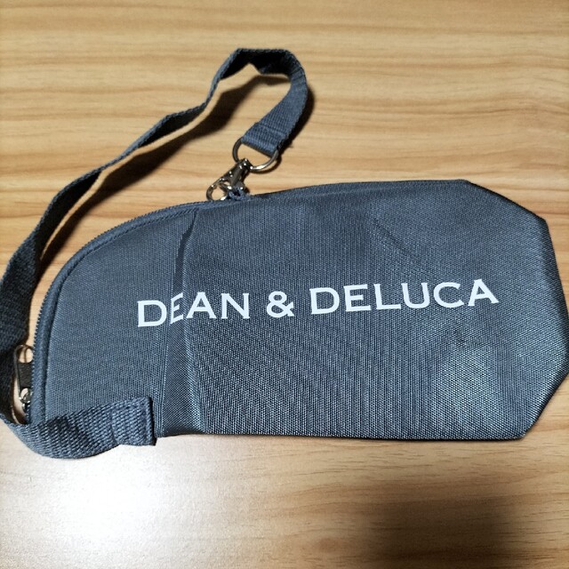 DEAN & DELUCA(ディーンアンドデルーカ)の新品 ☆ DEAN&DELUCA 保冷ボトルケース ☆ インテリア/住まい/日用品の日用品/生活雑貨/旅行(日用品/生活雑貨)の商品写真