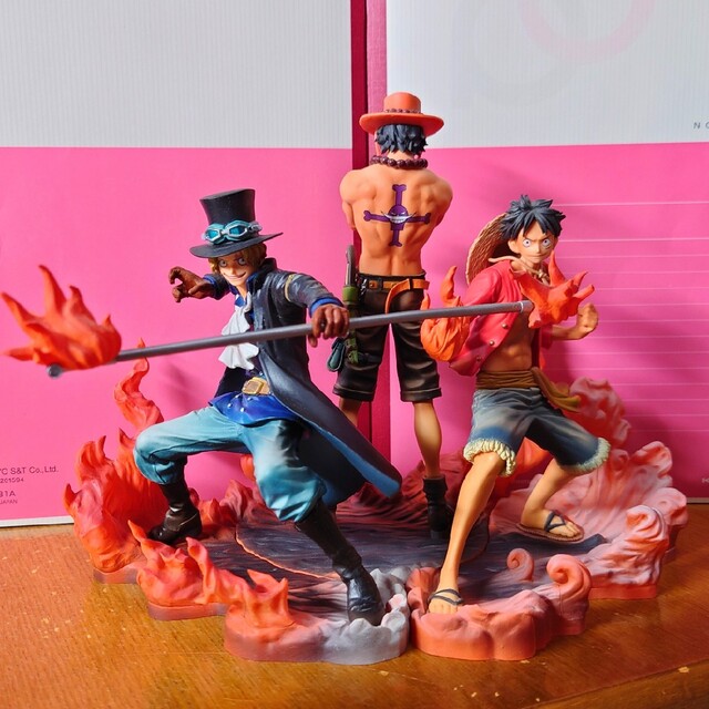 ☆ONE PIECE ワンピース DXF BROTHERHOOD 三兄弟☆ 定期入れの 4800円