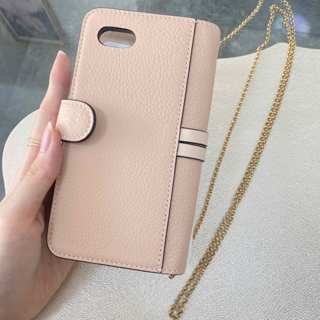 Chloe(クロエ)の残１【新品】Chloe クロエ 手帳型/チェーン付き iPhoneケース ピンク スマホ/家電/カメラのスマホアクセサリー(iPhoneケース)の商品写真