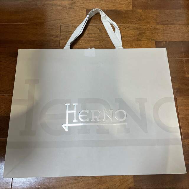 ヘルノ HERNO 紙袋 ローマ | フリマアプリ ラクマ