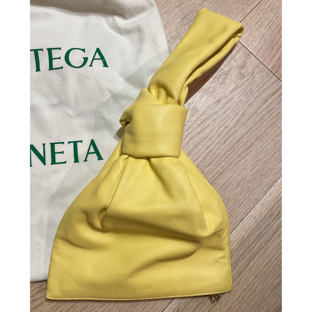 Bottega Veneta(ボッテガヴェネタ)のBOTTEGA VENETA ミニ ザツイスト レザー ハンドバッグ  レディースのバッグ(ハンドバッグ)の商品写真