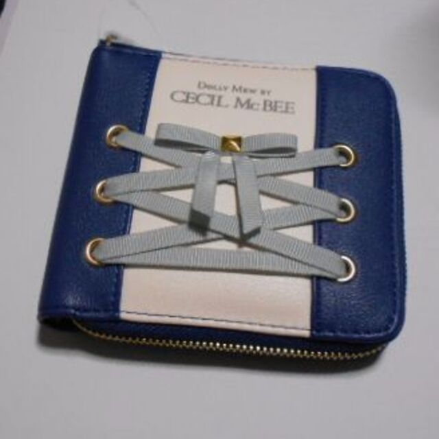 CECIL McBEE(セシルマクビー)の新品💛セシルマクビー二つ折り財布3395円が2000円でお買い得　ネイビー レディースのファッション小物(財布)の商品写真