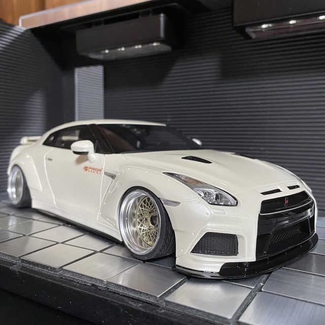 GTスピリット1/18ニッサンGT-R(R35)PRIOR DESIGNカスタム 日替わり 15198円