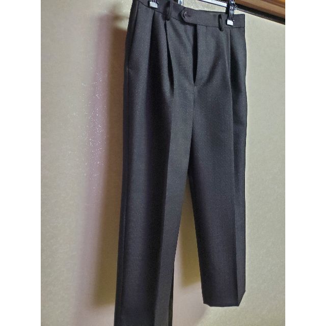 AURALEE(オーラリー)のAURALEE BLUEFACED WOOL TWO-TUCK SLACKS メンズのパンツ(スラックス)の商品写真