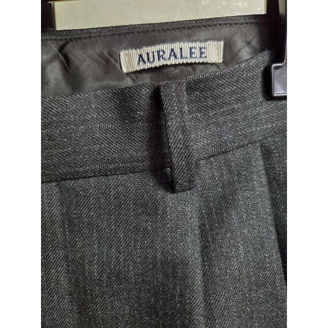 AURALEE - AURALEE BLUEFACED WOOL TWO-TUCK SLACKSの通販 by AURALEE - AURALEE BLUEFACED WOOL TWO-TUCK SLACKSの通販 by