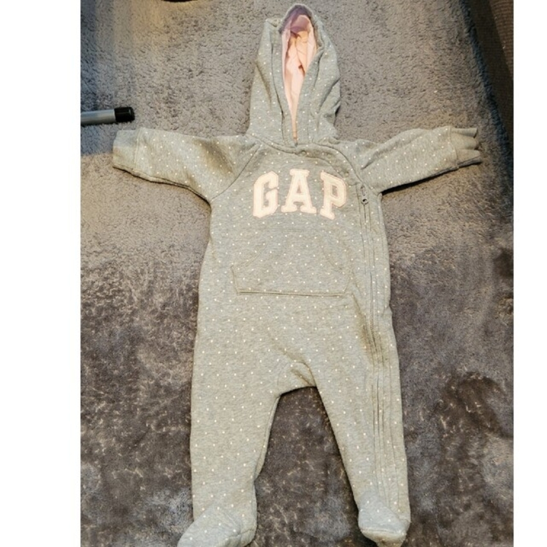babyGAP(ベビーギャップ)のベビーフリースロンパース　GAP　本日ワンコイン キッズ/ベビー/マタニティのベビー服(~85cm)(ロンパース)の商品写真