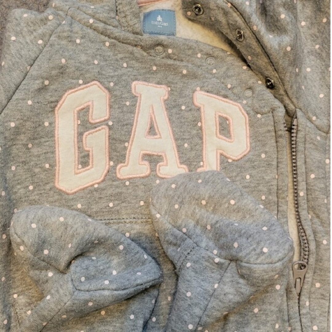 babyGAP(ベビーギャップ)のベビーフリースロンパース　GAP　本日ワンコイン キッズ/ベビー/マタニティのベビー服(~85cm)(ロンパース)の商品写真