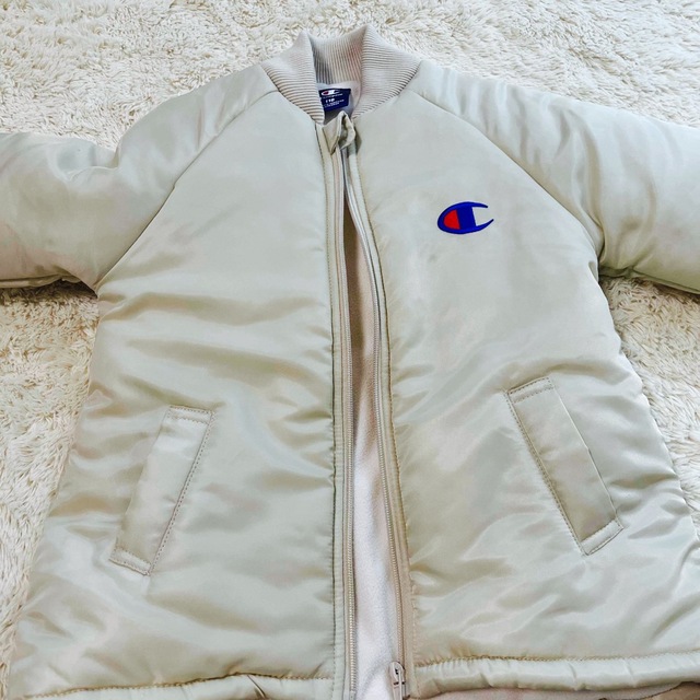 Champion(チャンピオン)のチャンピオン　ダウン新品 キッズ/ベビー/マタニティのキッズ服男の子用(90cm~)(ジャケット/上着)の商品写真