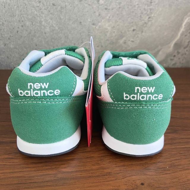 New Balance(ニューバランス)の【新品】14.5センチ グリーン ニューバランス スニーカー キッズ キッズ/ベビー/マタニティのベビー靴/シューズ(~14cm)(スニーカー)の商品写真