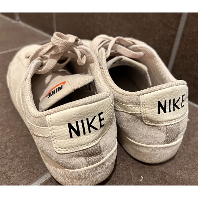 NIKE(ナイキ)のNIKE スニーカー　ベージュ メンズの靴/シューズ(スニーカー)の商品写真