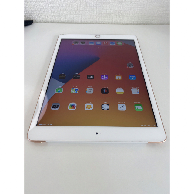 iPad(アイパッド)のiPad 第7世代 32GB Wi-Fi＋cellular au 中古 ジャンク スマホ/家電/カメラのPC/タブレット(タブレット)の商品写真