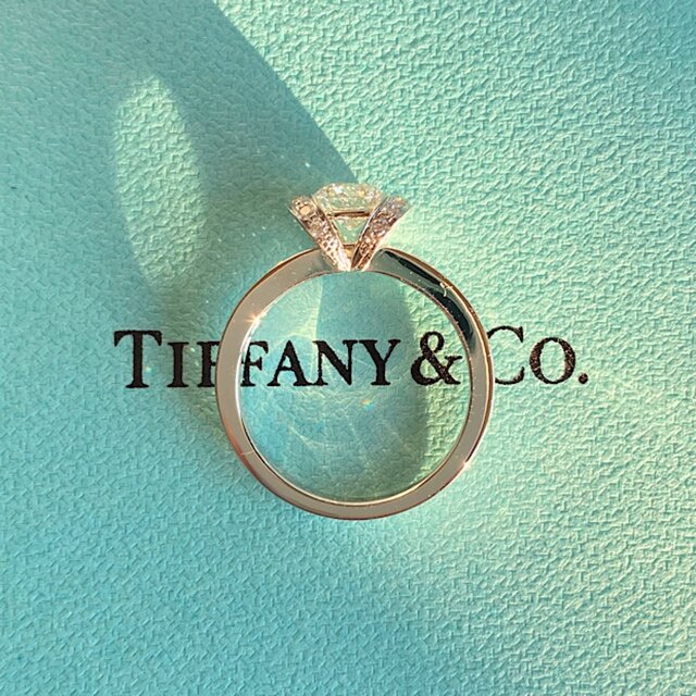 Tiffany & Co.(ティファニー)のティファニー リボン エンゲージメント リング プラチナ 0.62ct 11号程 レディースのアクセサリー(リング(指輪))の商品写真