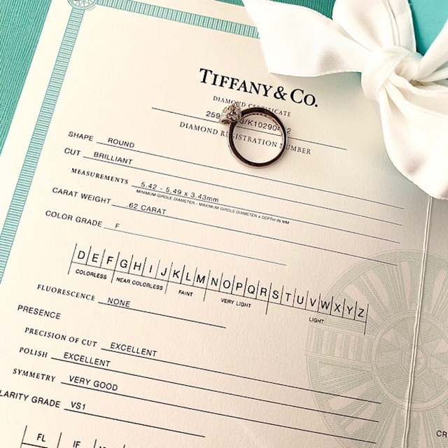 Tiffany & Co.(ティファニー)のティファニー リボン エンゲージメント リング プラチナ 0.62ct 11号程 レディースのアクセサリー(リング(指輪))の商品写真