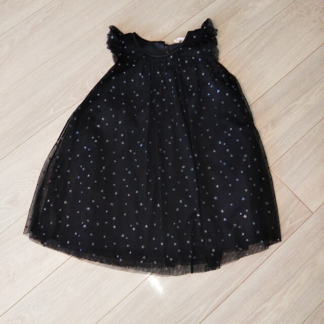 H&M(エイチアンドエム)のH&M ブラック星柄チュールドレス 120cm キッズ/ベビー/マタニティのキッズ服女の子用(90cm~)(ドレス/フォーマル)の商品写真