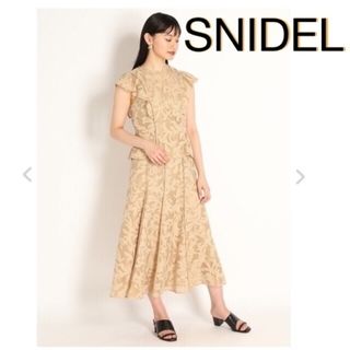 スナイデル(SNIDEL)のSNIDELスナイデル パイピングオパールブラウスとロングスカート セット(スーツ)