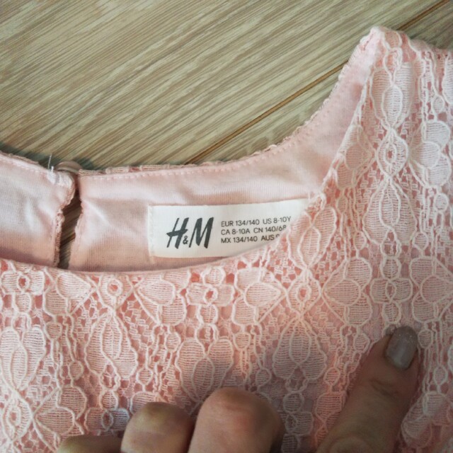 H&M(エイチアンドエム)のゆうまま様専用　H&M ピンクレースドレス130cm キッズ/ベビー/マタニティのキッズ服女の子用(90cm~)(ドレス/フォーマル)の商品写真