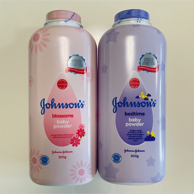 Johnson Baby(ジョンソンベビー)の新品★ジョンソン＆ジョンソン　ベビーパウダー2本セット キッズ/ベビー/マタニティの洗浄/衛生用品(ベビーローション)の商品写真