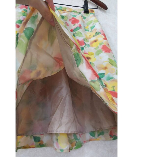 mimi&roger(ミミアンドロジャー)のミミアンドロジャー　水彩　花柄　総柄　可愛い　ガーリー　フェミニン　スカート レディースのスカート(ひざ丈スカート)の商品写真